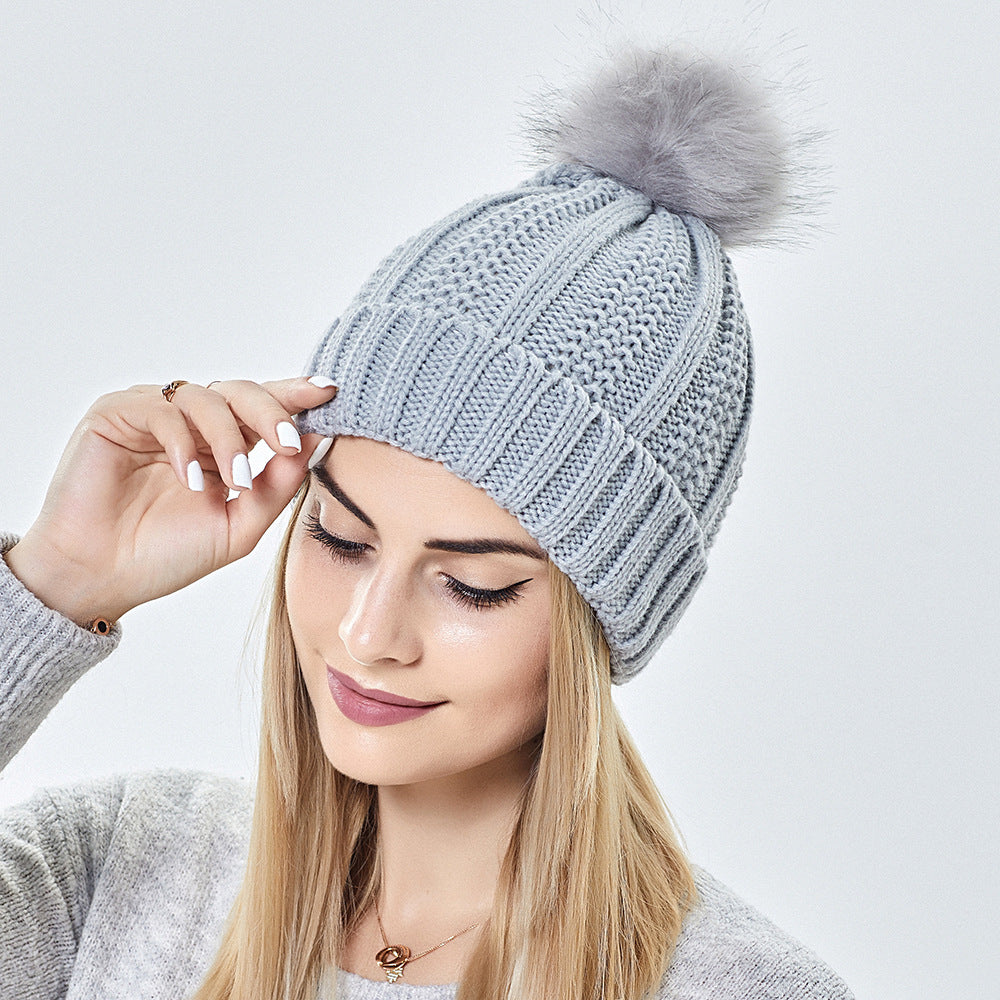 Women's winter knitted beanie - photo 7