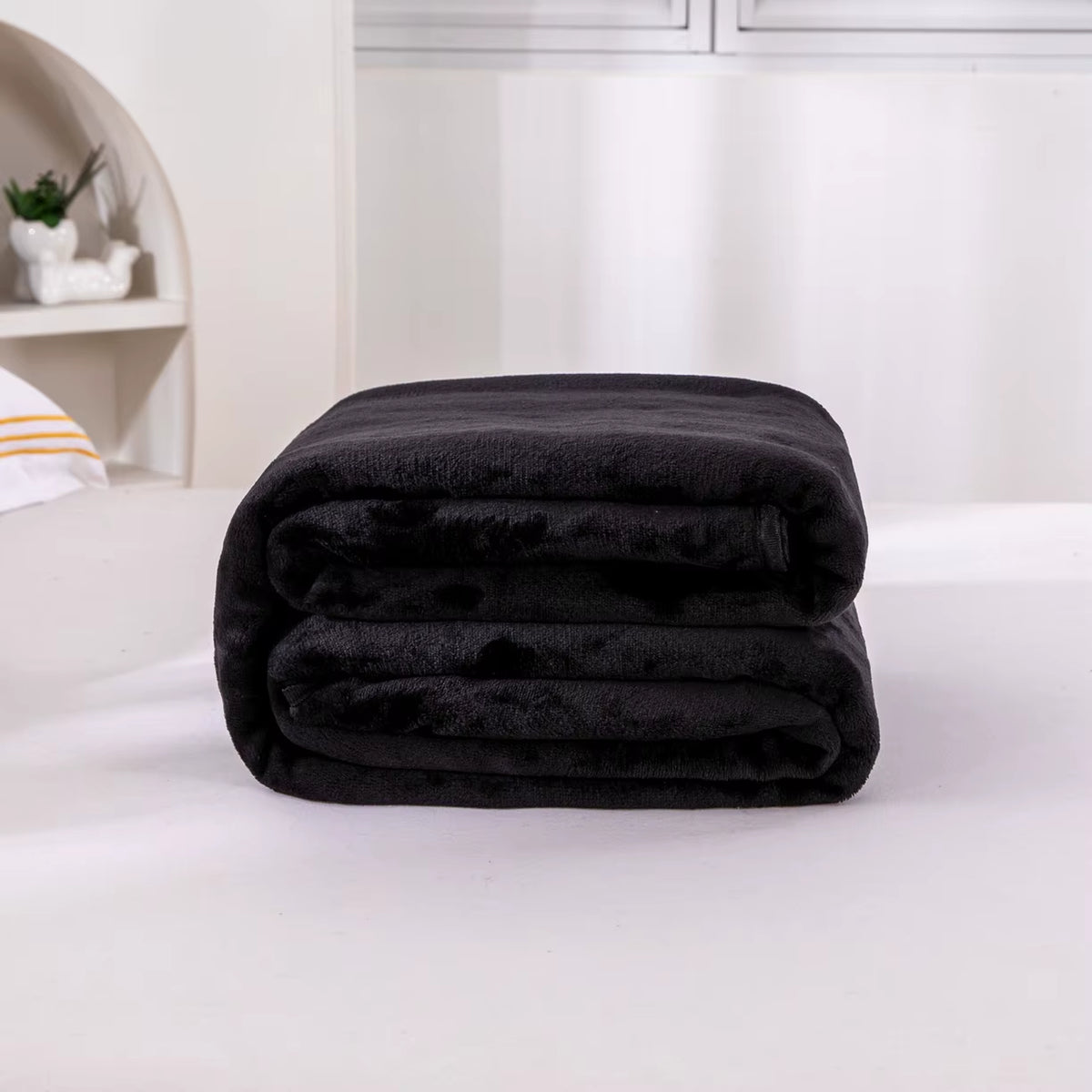 250GSM Black Flannel Blanket Soft Plush Fleece Throw Warm Cozy Bed Cover for Sofa Bedroom All Season Blanket Queen King Size
